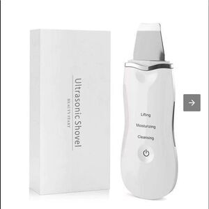 Ultrasonic shovel scrub, lift, and renew skin.